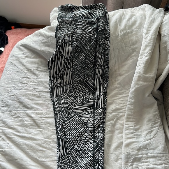 Under Armour Capris - Picture 3 of 4